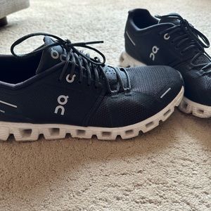 Women’s 9.5 On Cloud Low Top Sneakers